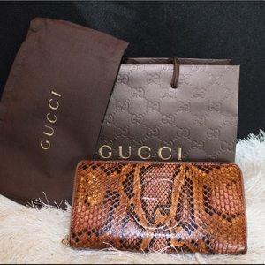 NEW authentic Gucci wallet